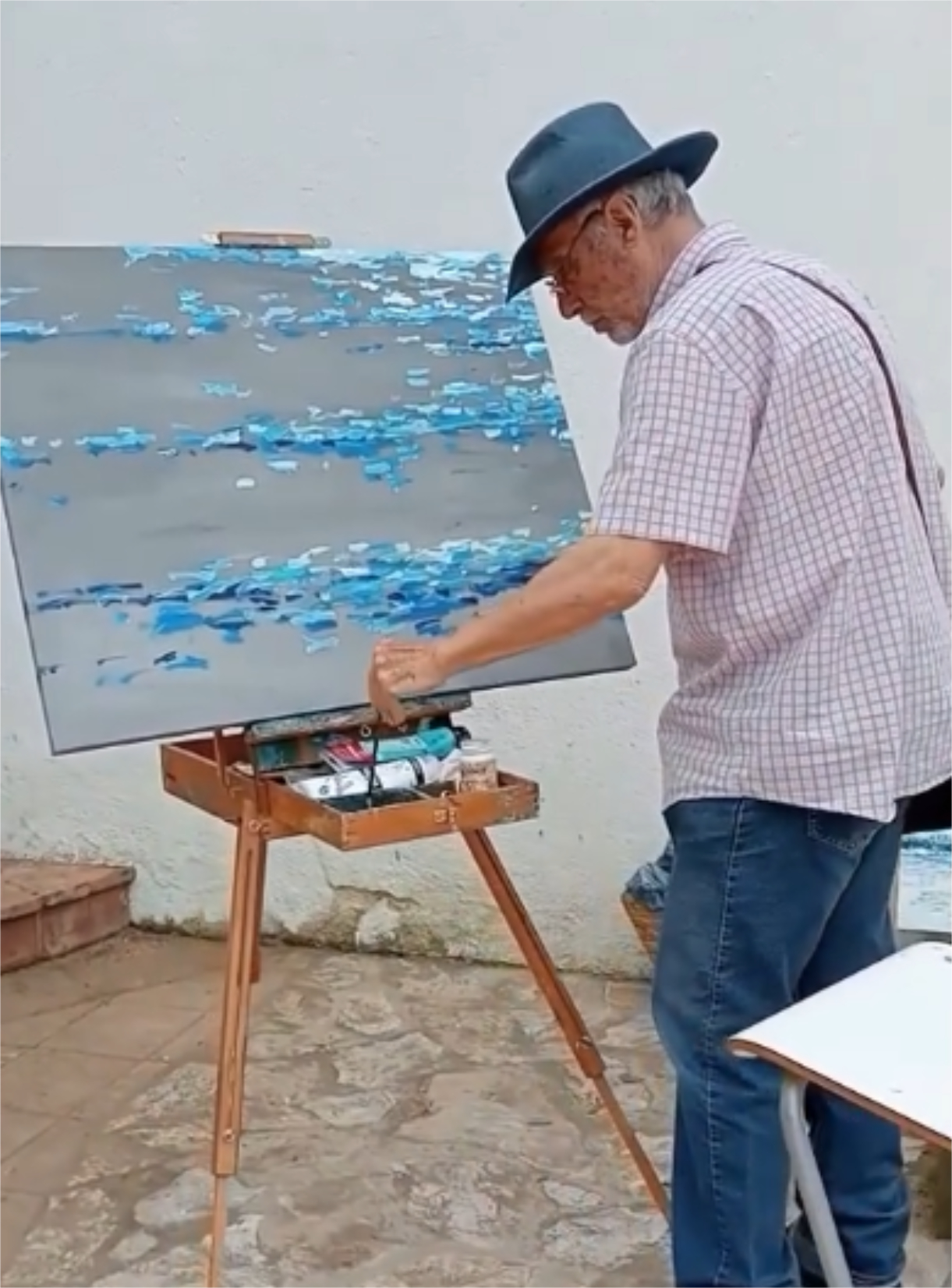 Enric Roca pintant al cavallet